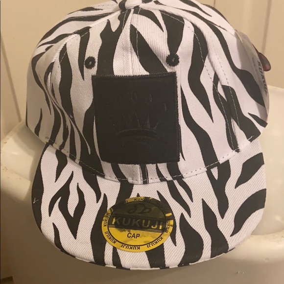 KUKUJI cap black white nwt - Picture 5 of 8